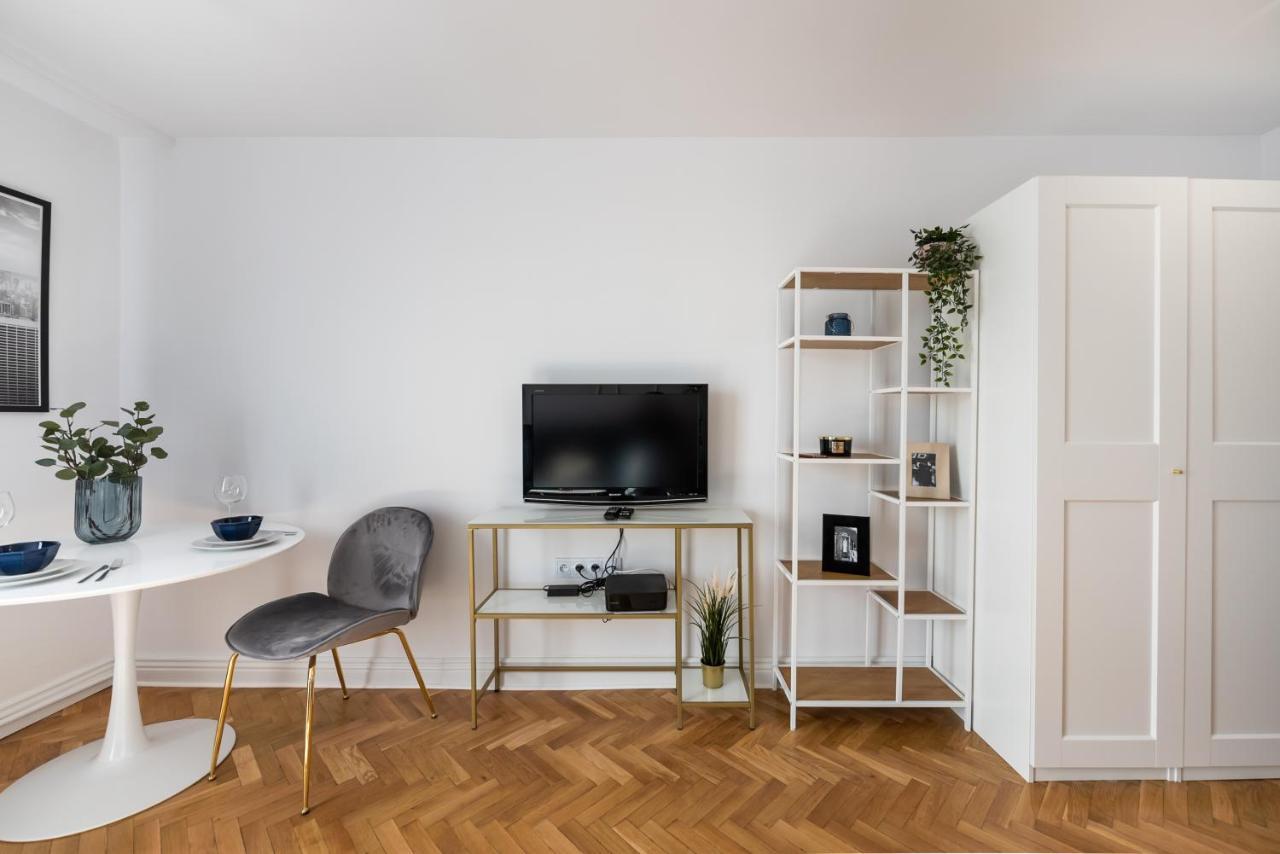 Metro Dworzec Gdanski Elegant Studio Apartment Warsaw Exterior photo